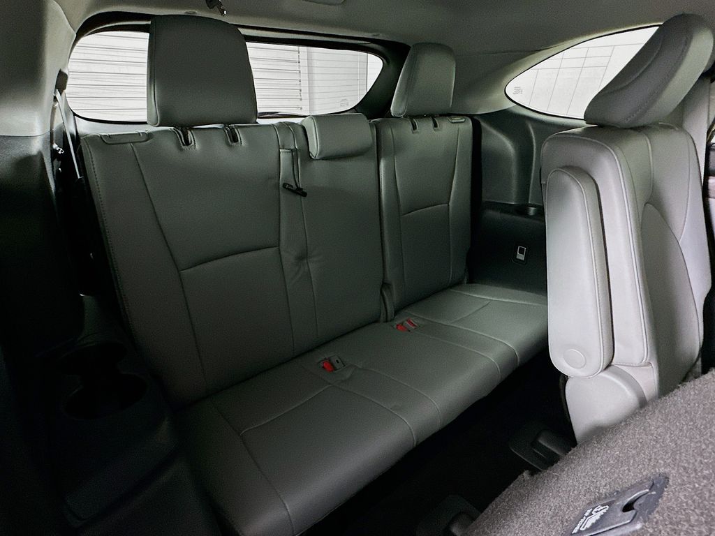 Thumbnail: 2021 Toyota Highlander - 28