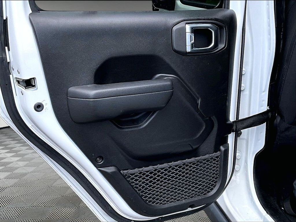2023 Jeep Wrangler — photo 20