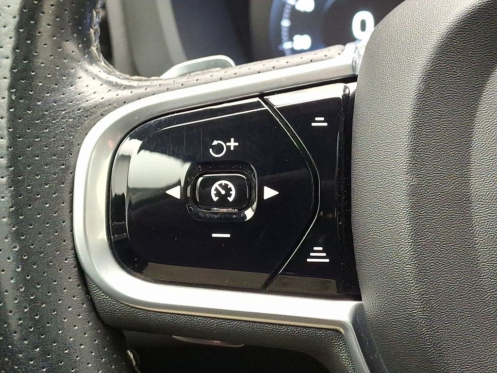 Thumbnail: 2018 Volvo XC60 - 22