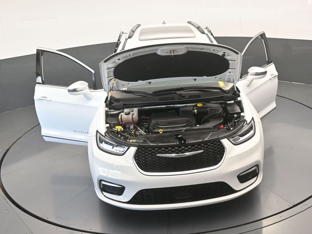 Used 2024 Bright White Clearcoat Chrysler Pinnacle image 86