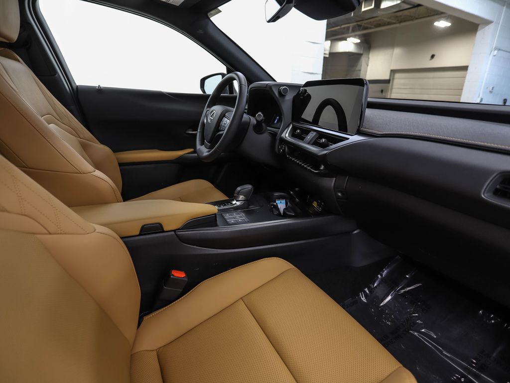 Thumbnail: 2025 Lexus UX - 28