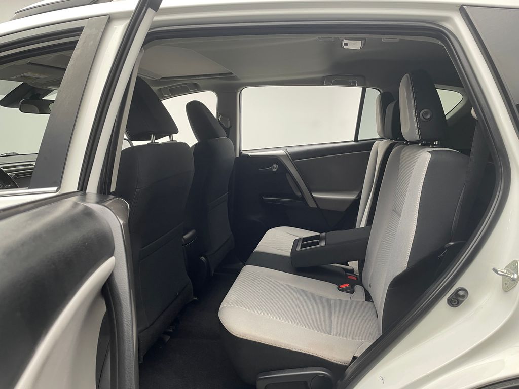 Thumbnail: 2018 Toyota RAV4 - 30