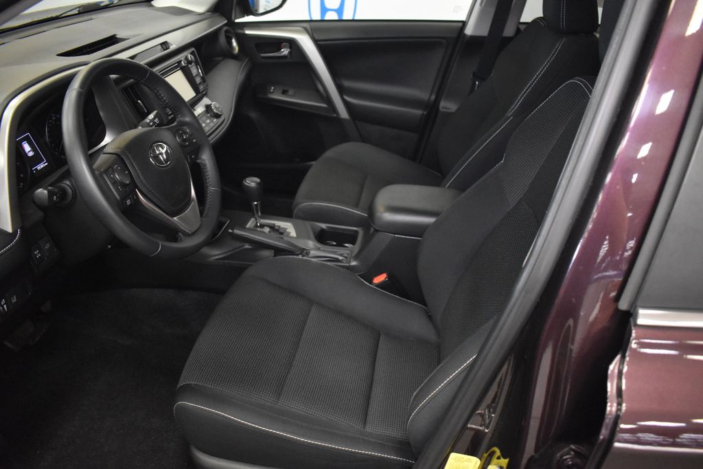 2018 Toyota RAV4 XLE 27