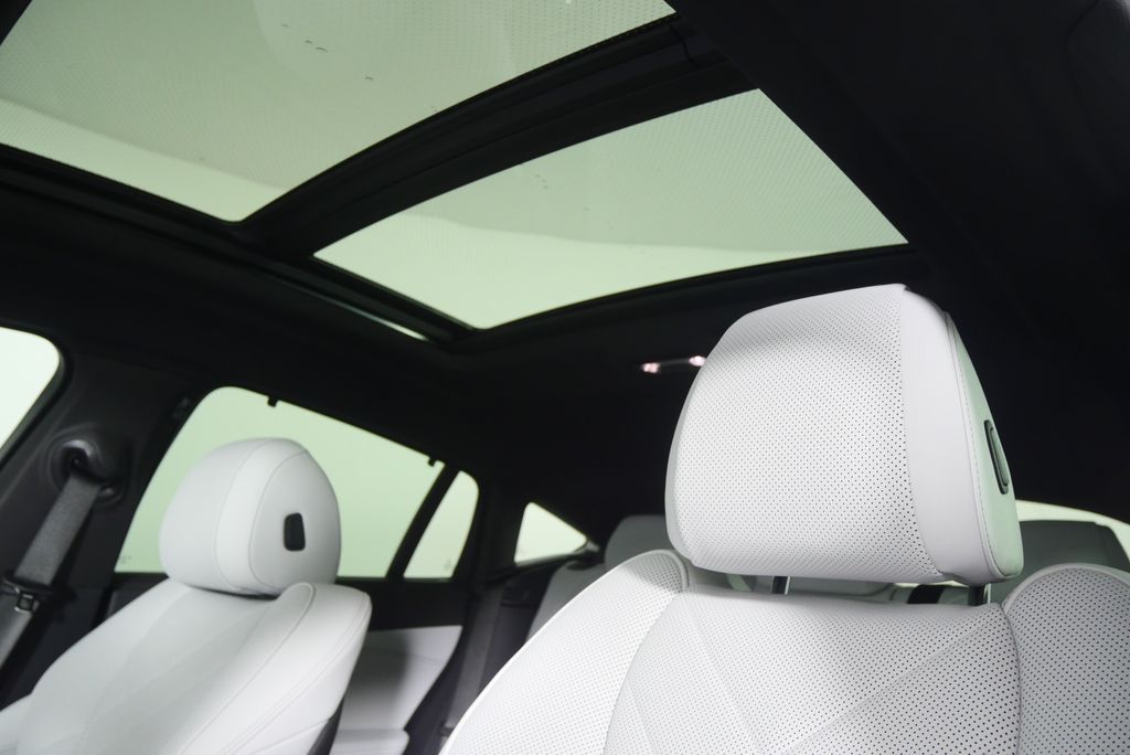 Thumbnail: 2024 BMW X6 - 11