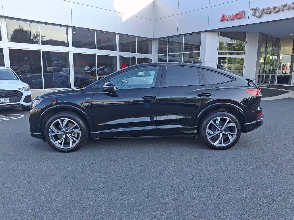 Thumbnail: 2023 Audi Q4 e-tron - 7