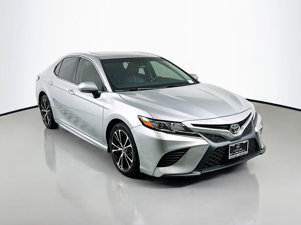 2018 Toyota Camry SE 3