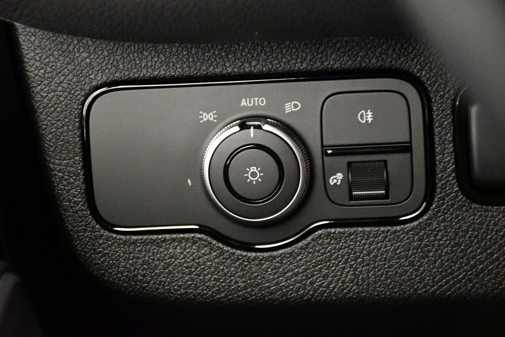 Thumbnail: 2025 Mercedes-Benz Sprinter - 12