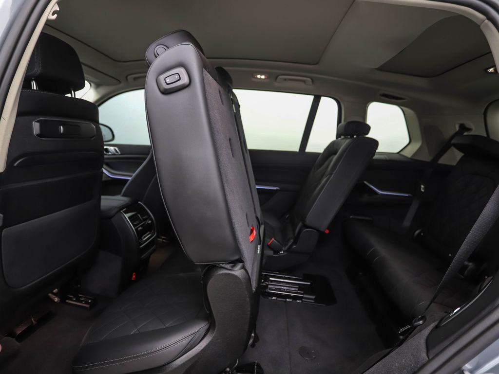 Thumbnail: 2025 BMW X7 - 25