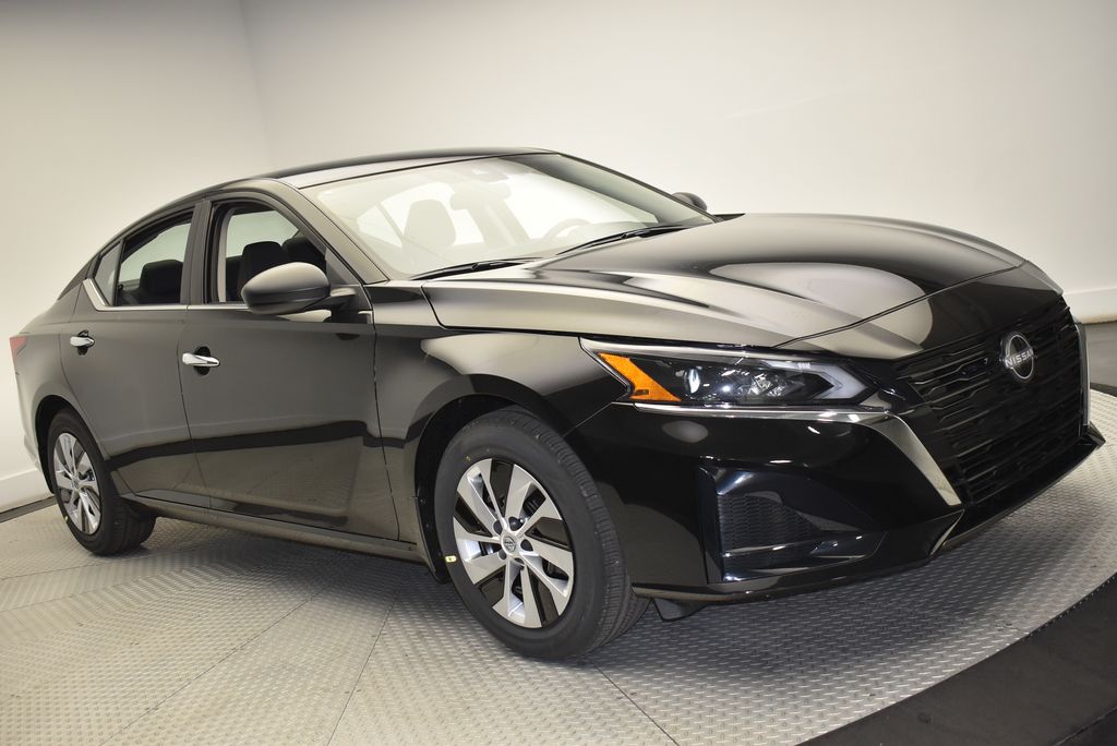 Thumbnail: 2025 Nissan Altima - 3