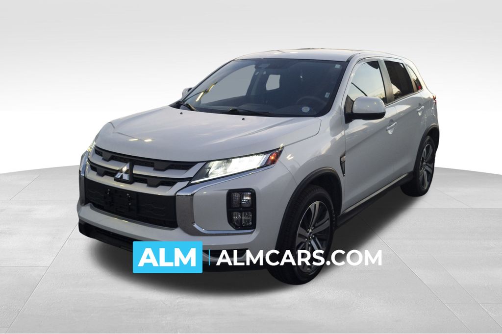 2024 Mitsubishi Outlander ES's photo