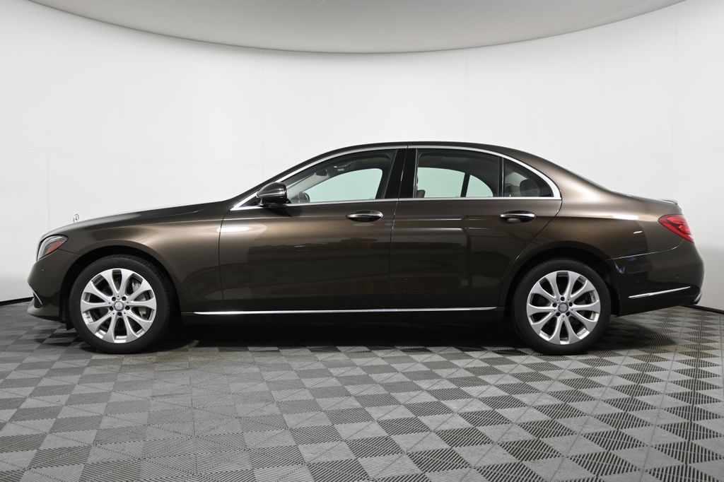 Thumbnail: 2017 Mercedes-Benz E-Class - 2