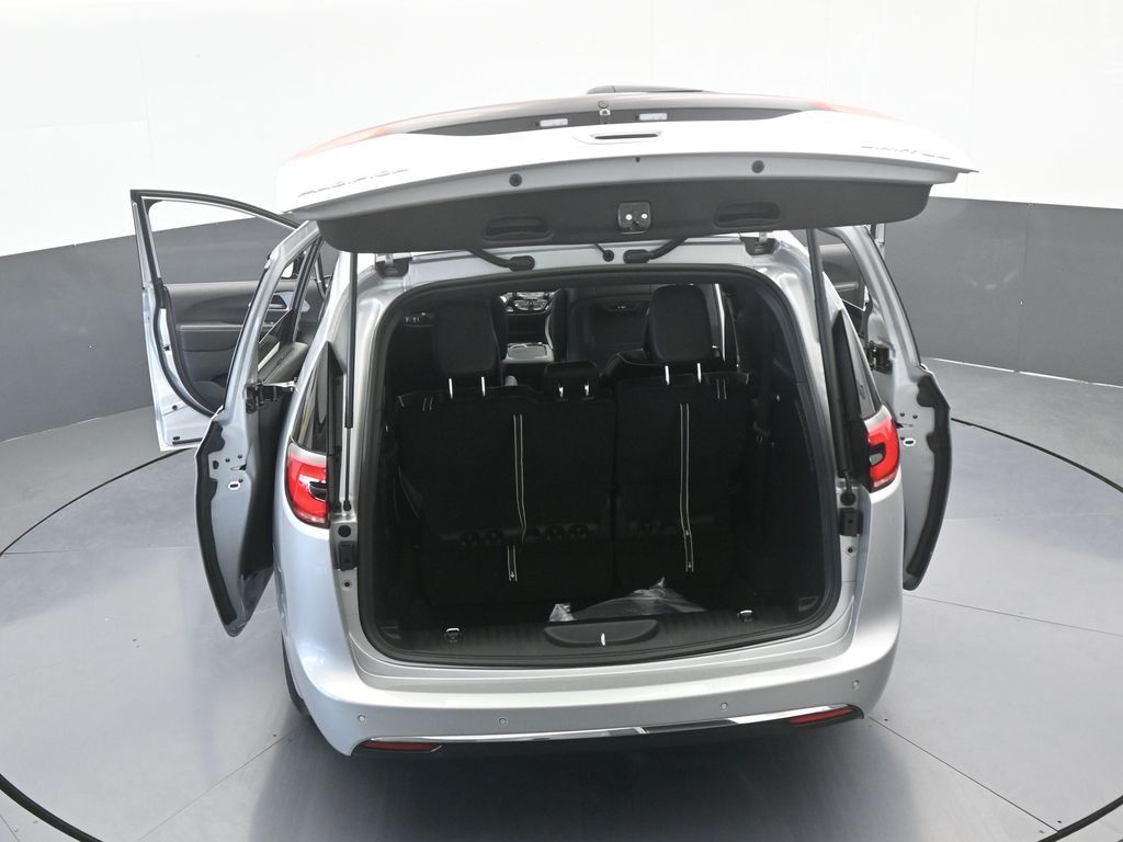 New 2026 Silver Mist Clearcoat Chrysler Limited image 68