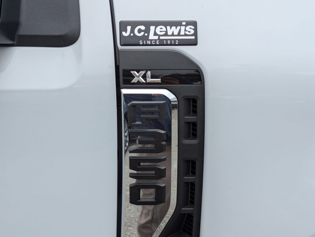 2026 Ford F-350 Chassis XL