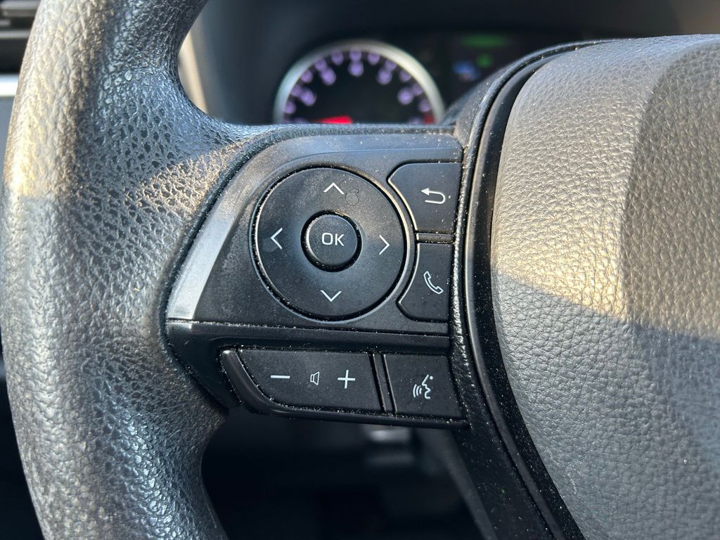 Thumbnail: 2021 Toyota RAV4 - 20