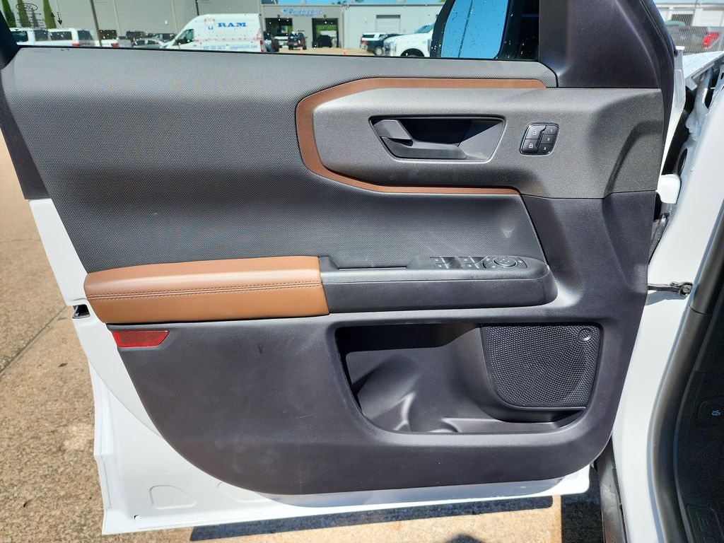 2025 Ford Bronco Sport Outer Banks photo