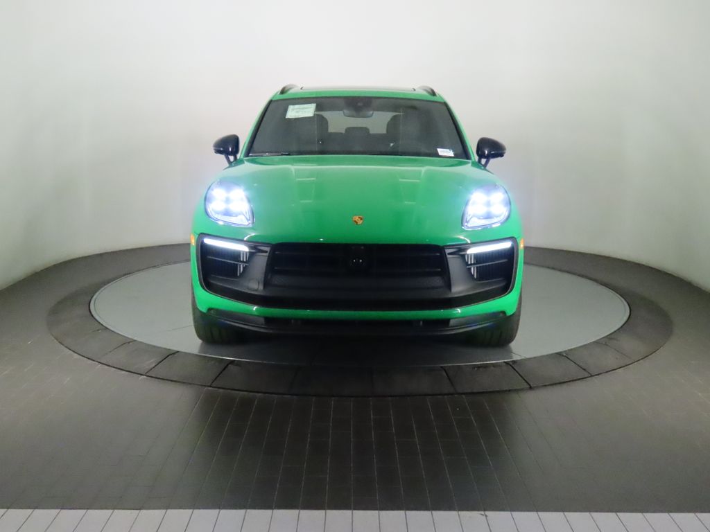 Thumbnail: 2026 Porsche Macan - 10