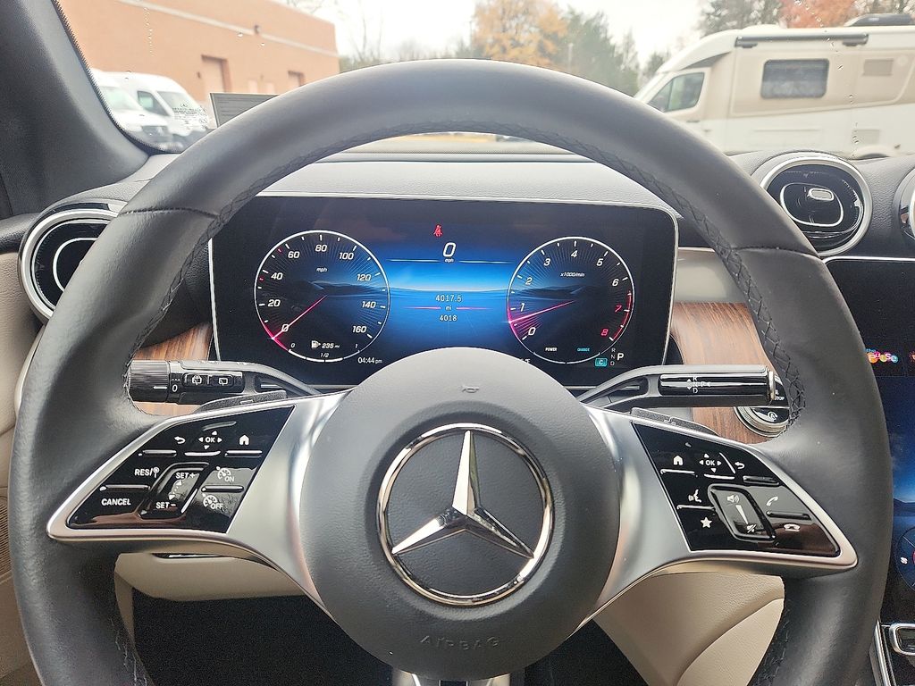 Thumbnail: 2025 Mercedes-Benz GLC - 19