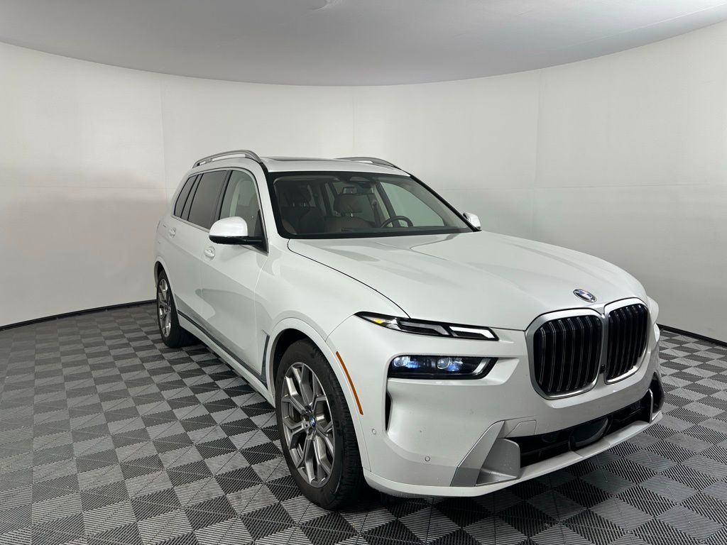 Thumbnail: 2023 BMW X7 - 3