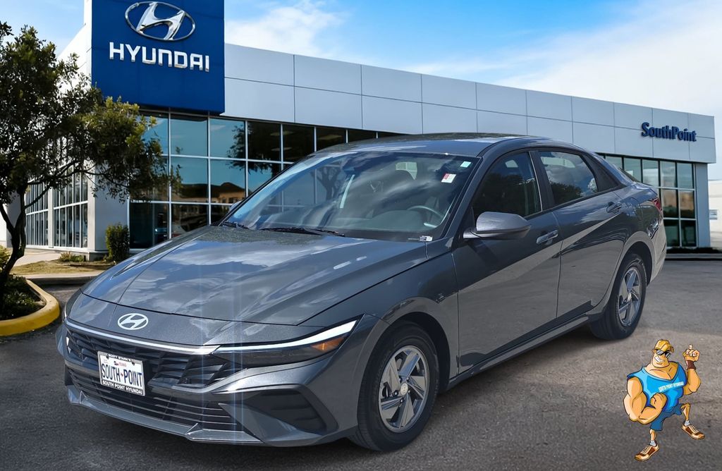 Gray 2026 Hyundai Elantra Sedan Front-Wheel Drive Continuously Variable Transmission
