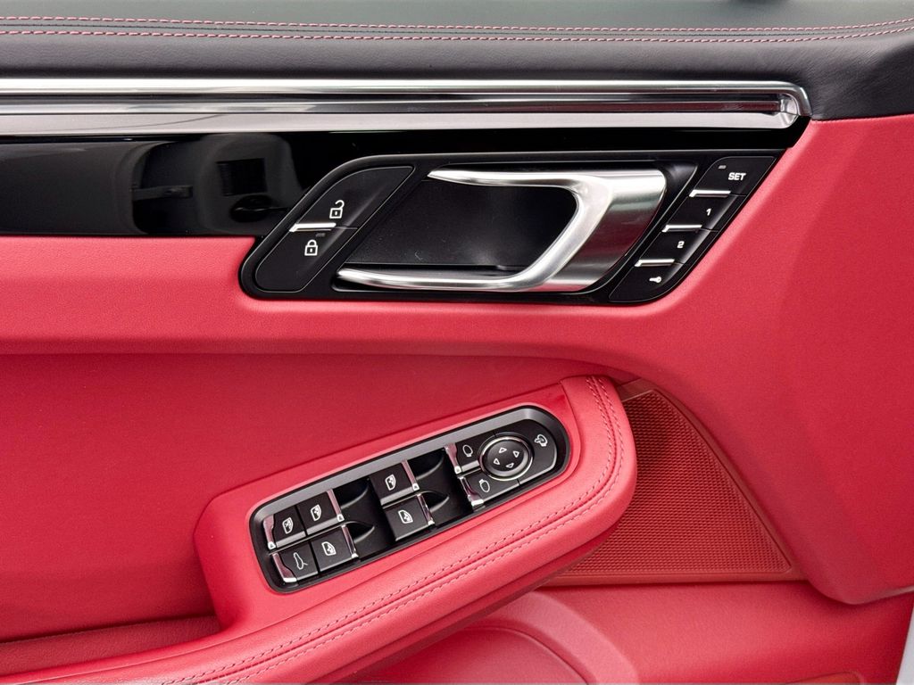 Thumbnail: 2026 Porsche Macan - 24