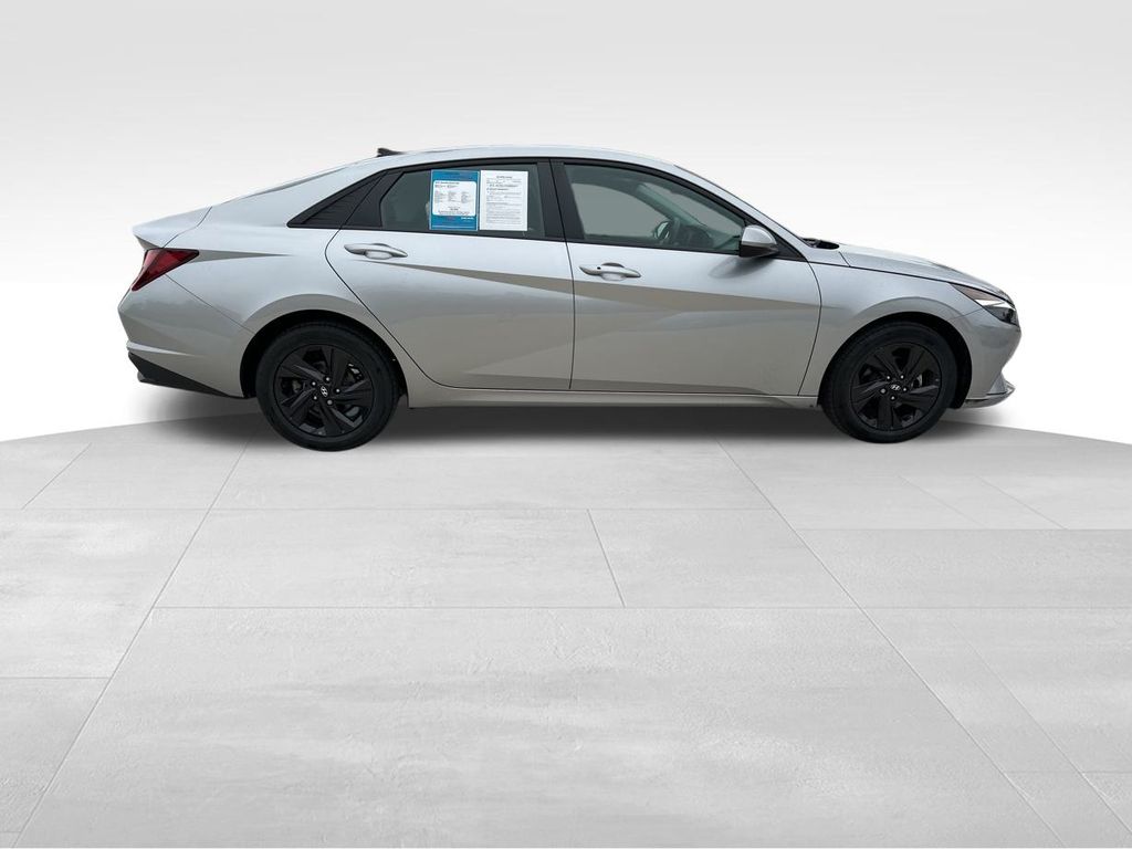 2021 Hyundai Elantra SEL 8