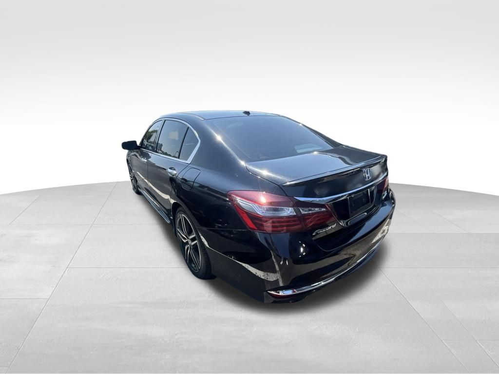 Used 2016 Black Honda Touring image 19