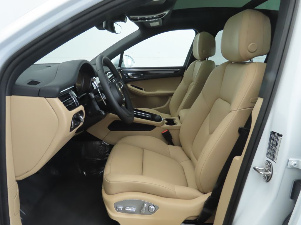 Thumbnail: 2025 Porsche Macan - 5