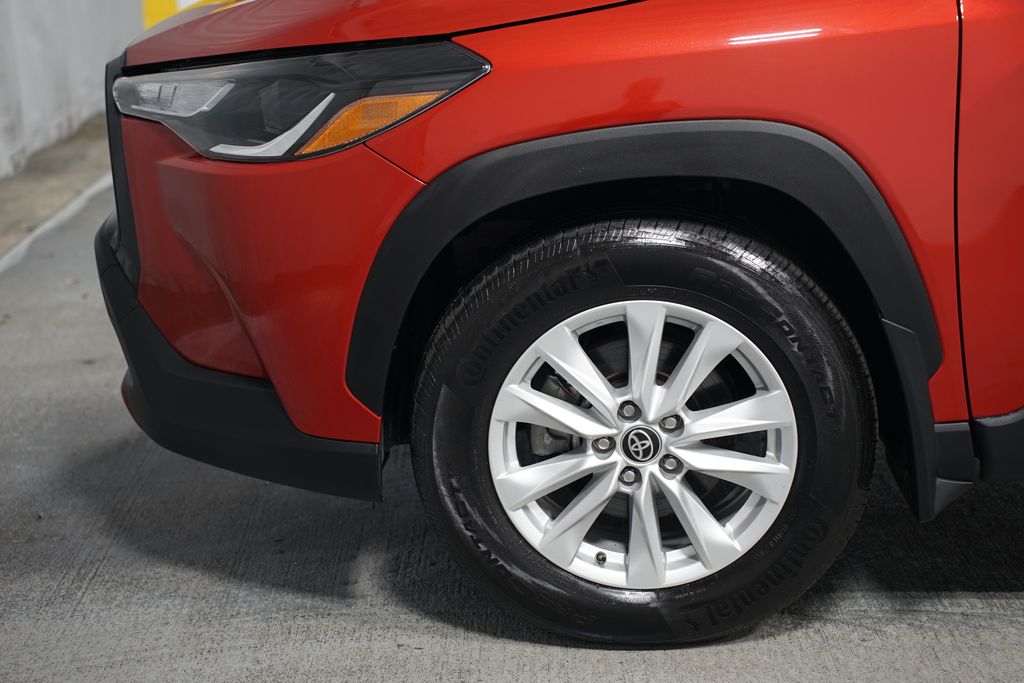 2022 Toyota Corolla Cross LE 5