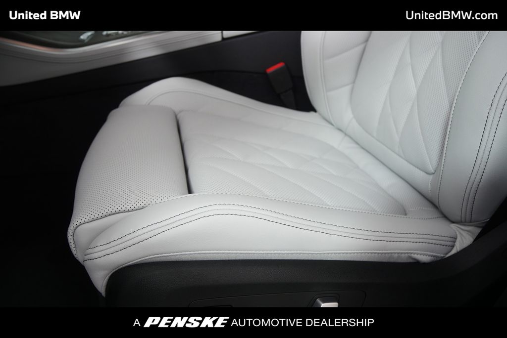 Thumbnail: 2026 BMW X5 - 9