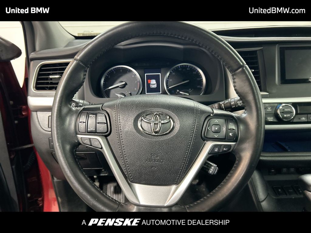 2019 Toyota Highlander SE 14