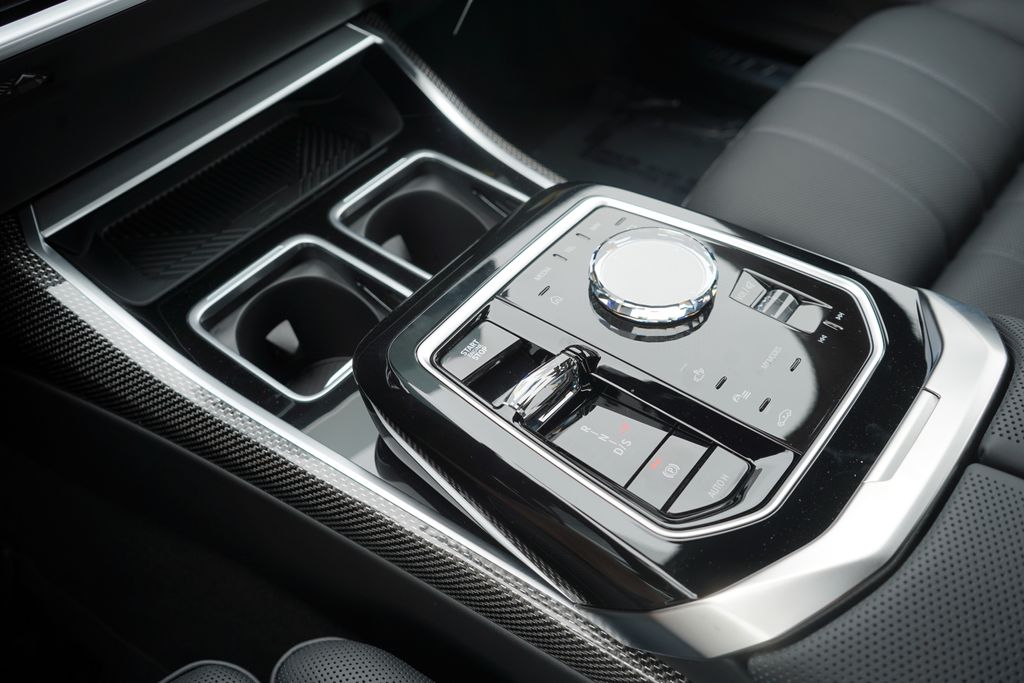 2025 BMW 7 Series 750e xDrive 13