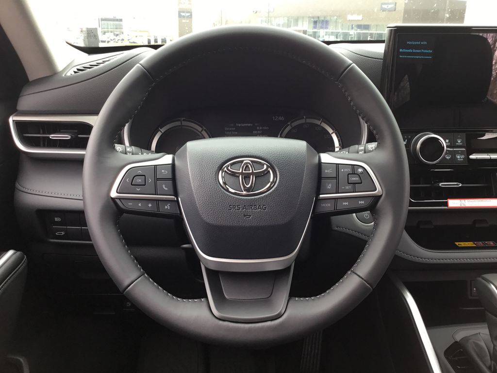 Thumbnail: 2026 Toyota Highlander - 21