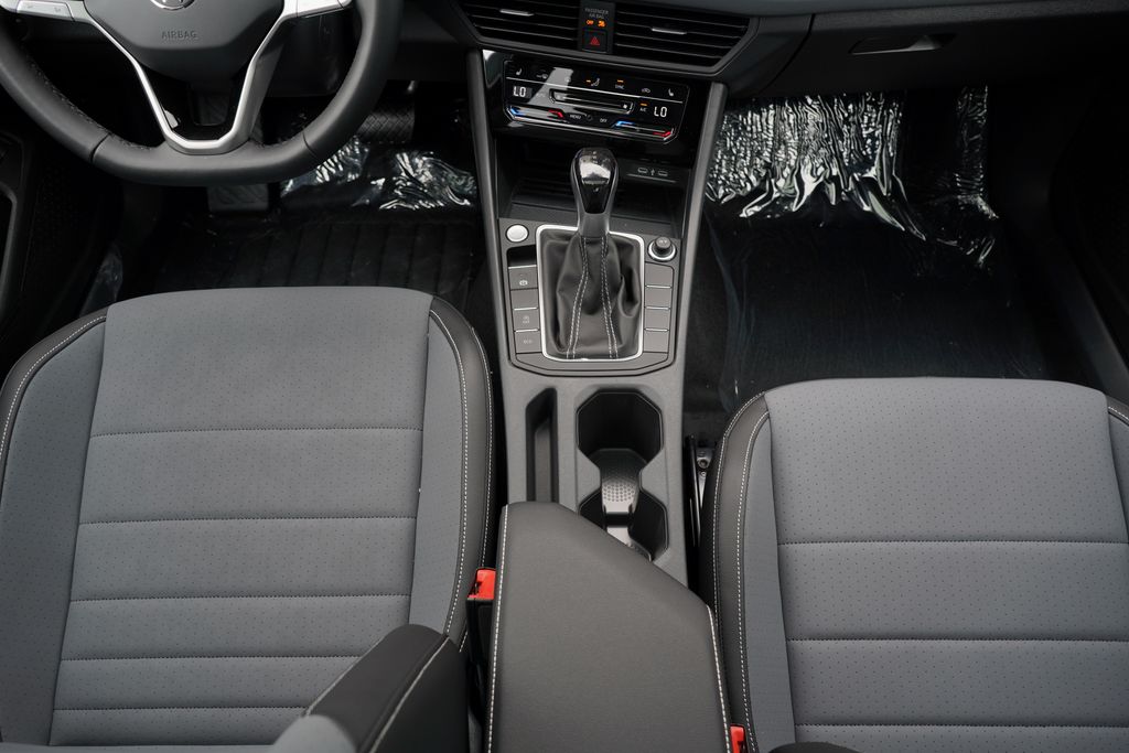 2025 Volkswagen Jetta SE 17