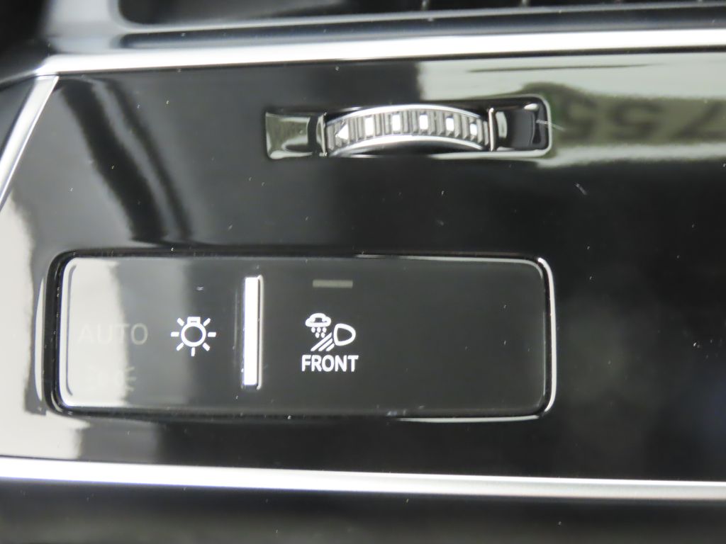 Thumbnail: 2025 Audi Q7 - 18