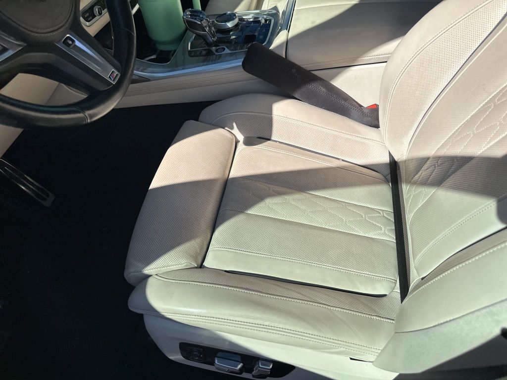 Thumbnail: 2021 BMW X7 - 7