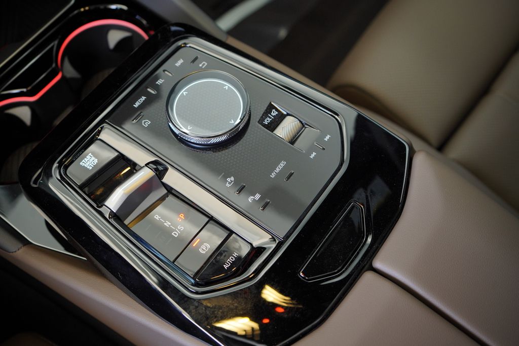 Thumbnail: 2026 BMW 5 Series - 20