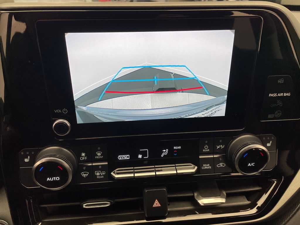 Thumbnail: 2023 Toyota Highlander - 26