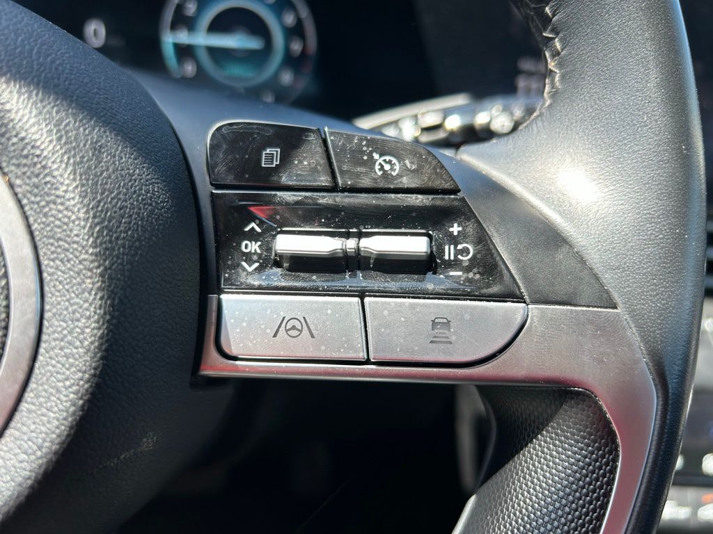 Thumbnail: 2023 Hyundai Elantra - 18