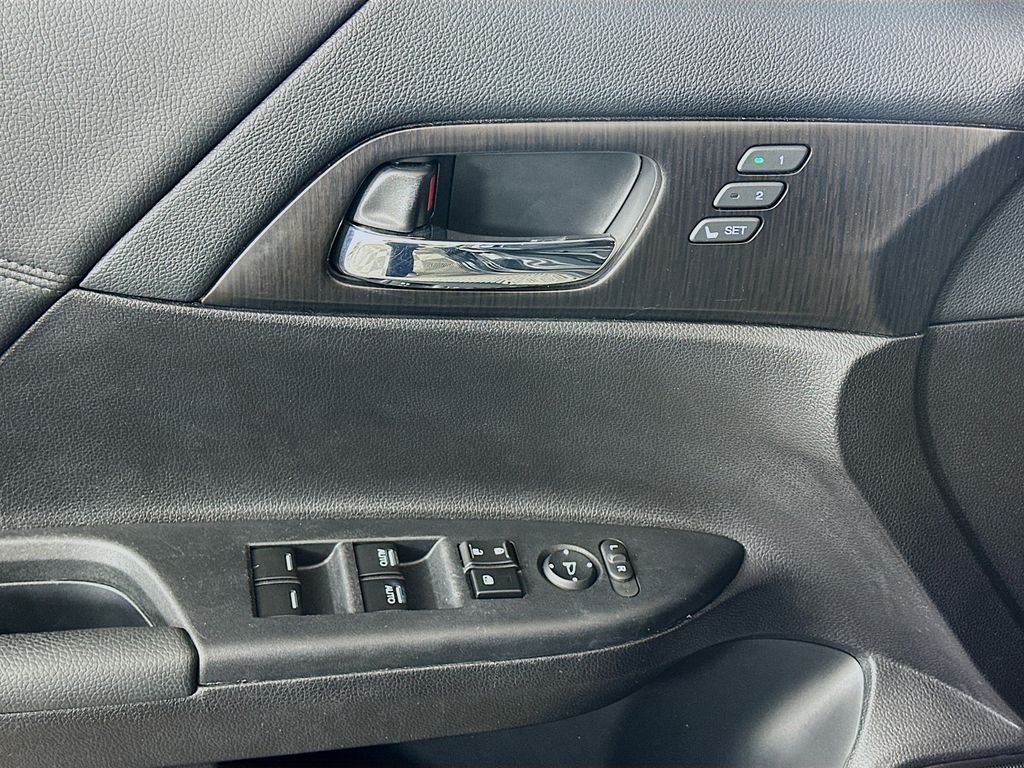 Thumbnail: 2015 Honda Accord - 17