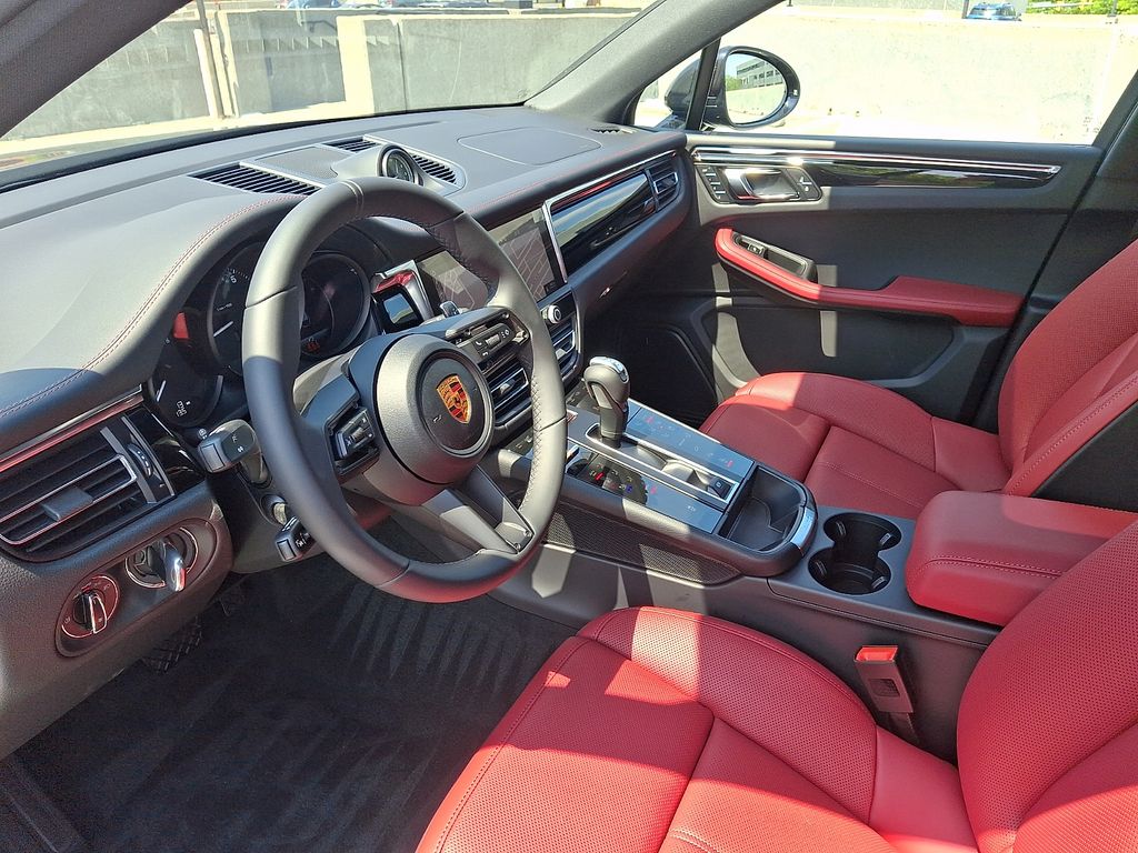 Thumbnail: 2026 Porsche Macan - 4