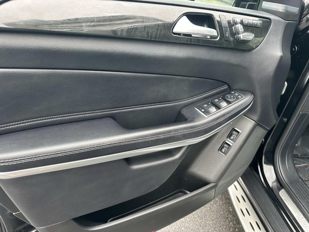 Thumbnail: 2018 Mercedes-Benz GLS - 31