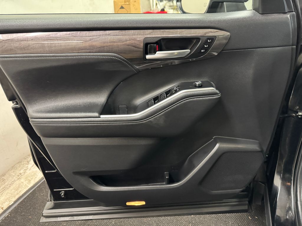 2023 Toyota Highlander Platinum