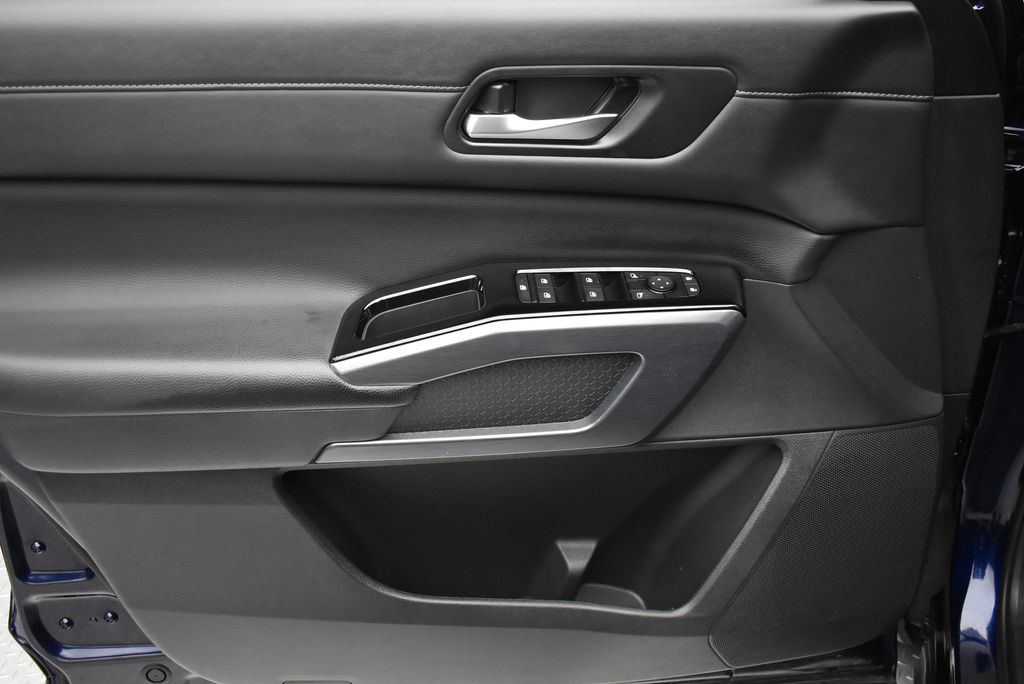 Thumbnail: 2025 Nissan Pathfinder - 10