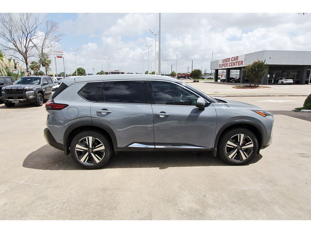 2022 Nissan Rogue Platinum - 4