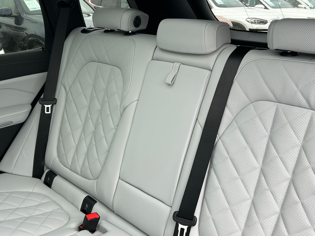 Thumbnail: 2026 BMW X5 - 32