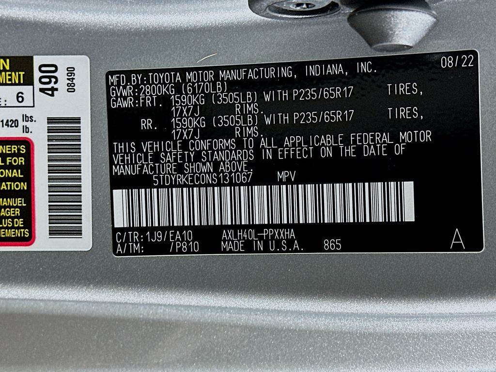 2022 Toyota Sienna XLE 25