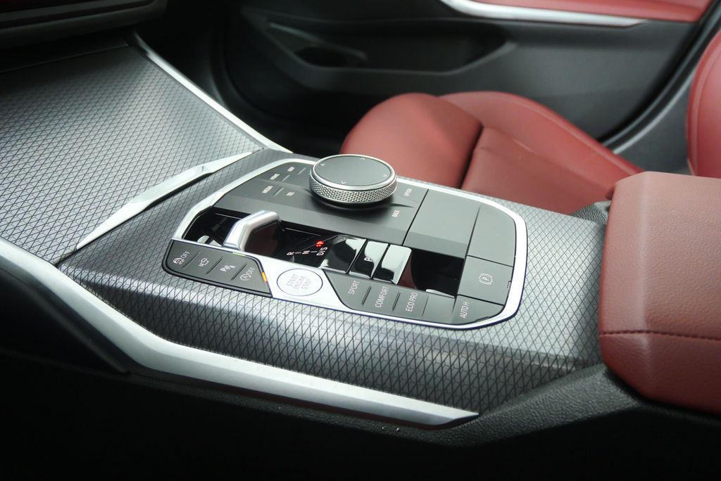 Thumbnail: 2025 BMW 3 Series - 23