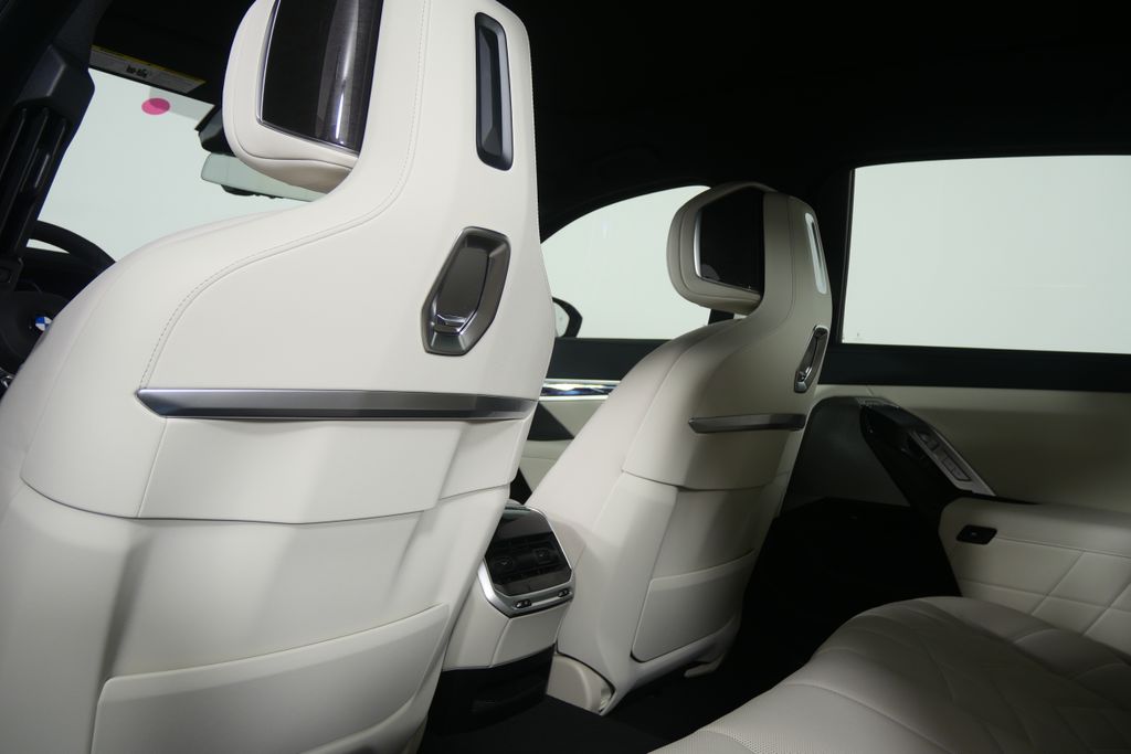 Thumbnail: 2026 BMW 7 Series - 16