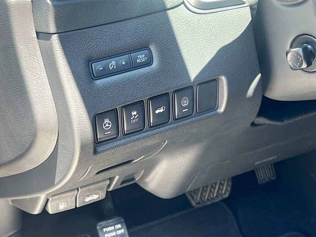 Used 2024 Gray Nissan Platinum image 10