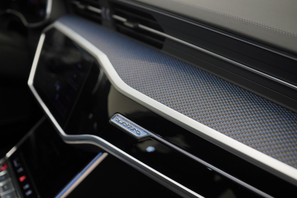 Thumbnail: 2025 Audi RS 7 - 16